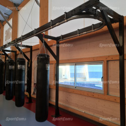 Rail de convoyage pour sacs de frappe de boxe