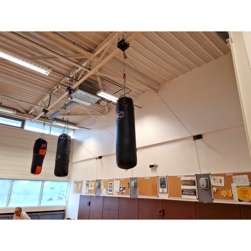 Manual winch for punching bag